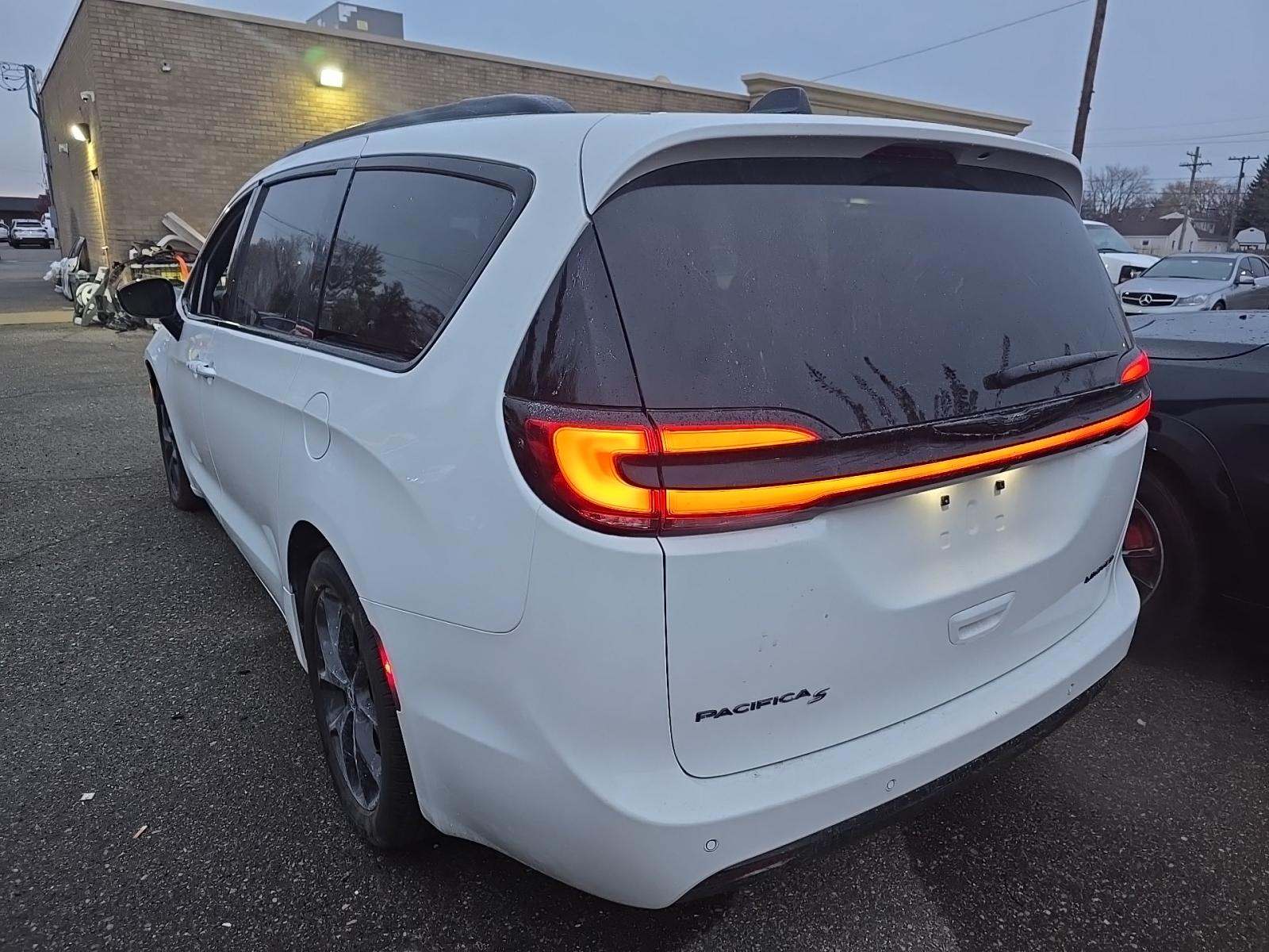 2025 Chrysler Pacifica Limited FWD