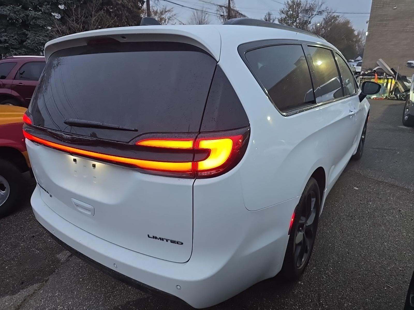 2025 Chrysler Pacifica Limited FWD