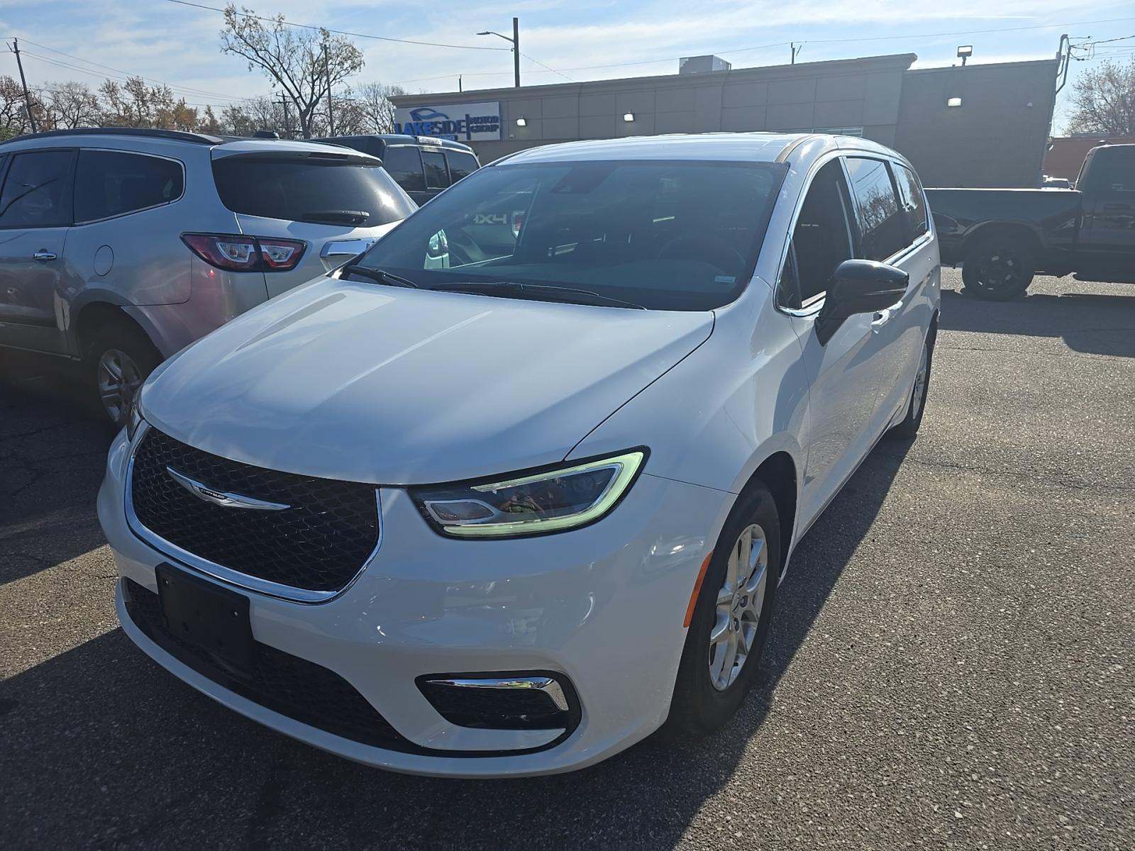 2025 Chrysler Pacifica Select FWD