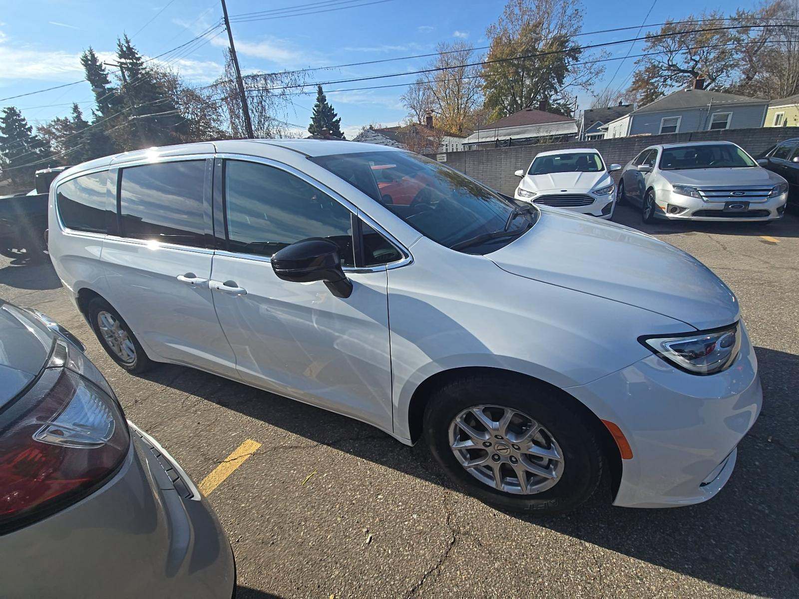 2025 Chrysler Pacifica Select FWD