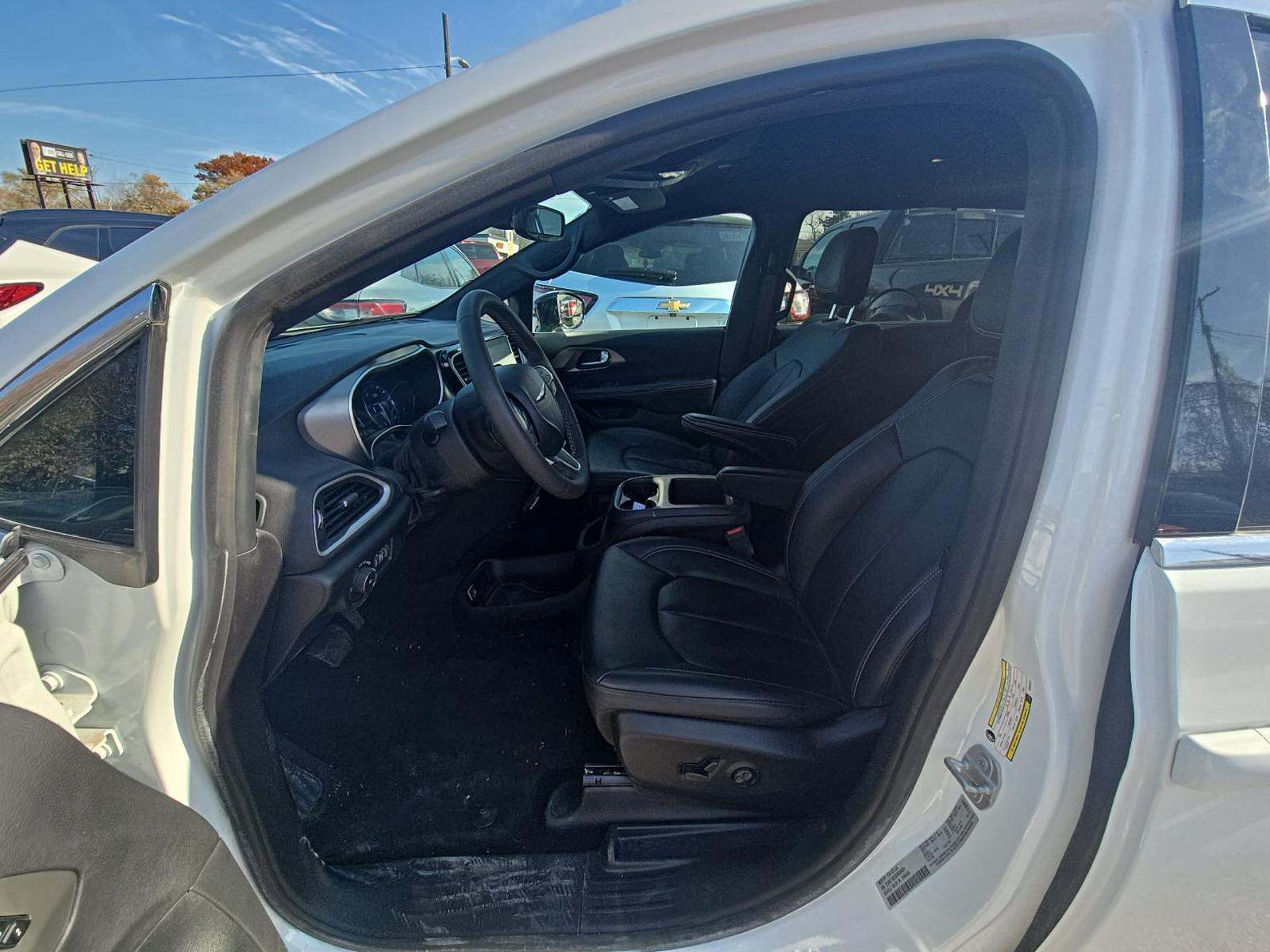 2025 Chrysler Pacifica Select FWD