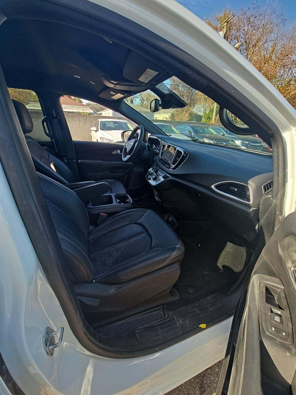 2025 Chrysler Pacifica Select FWD