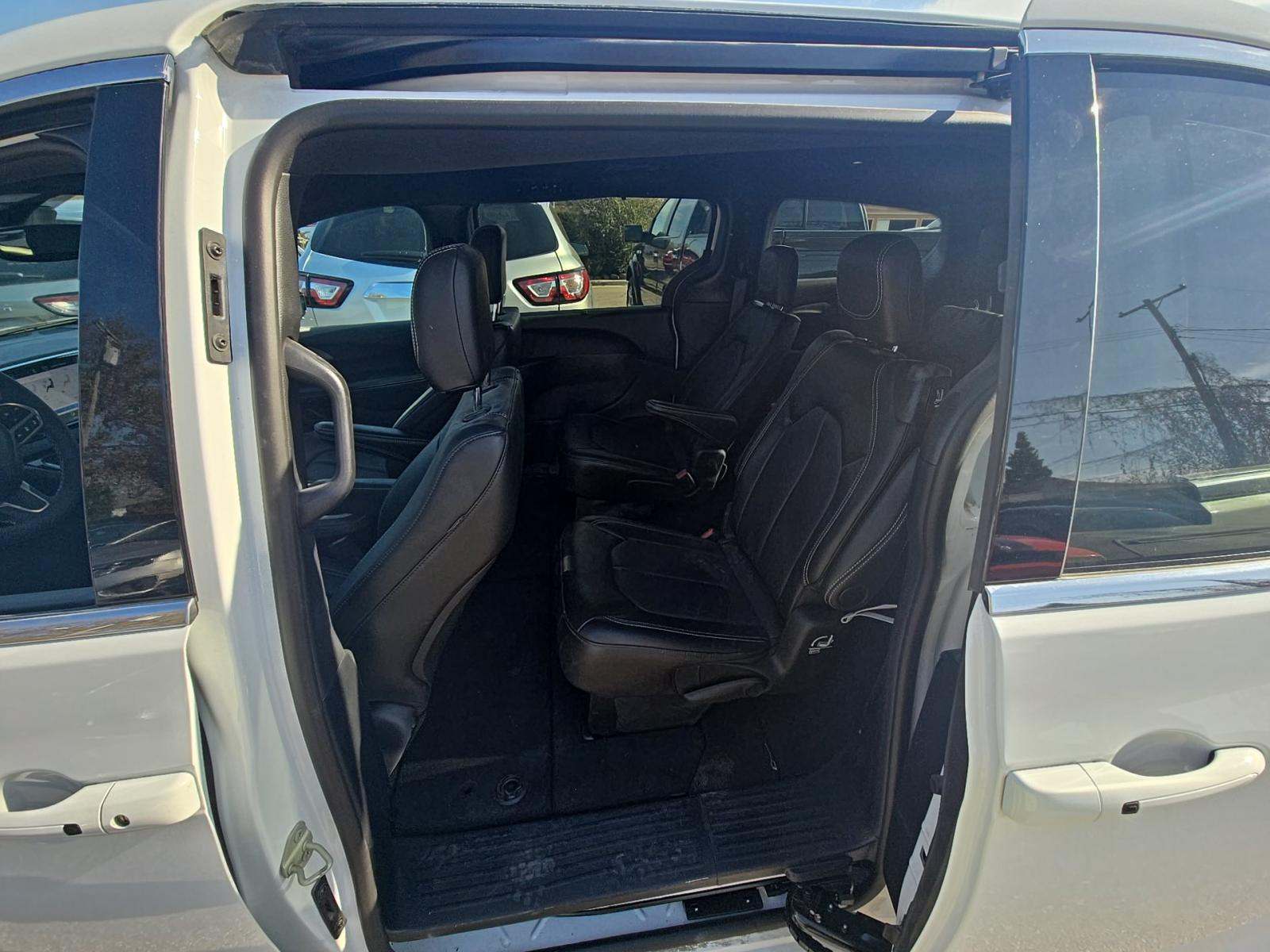 2025 Chrysler Pacifica Select FWD