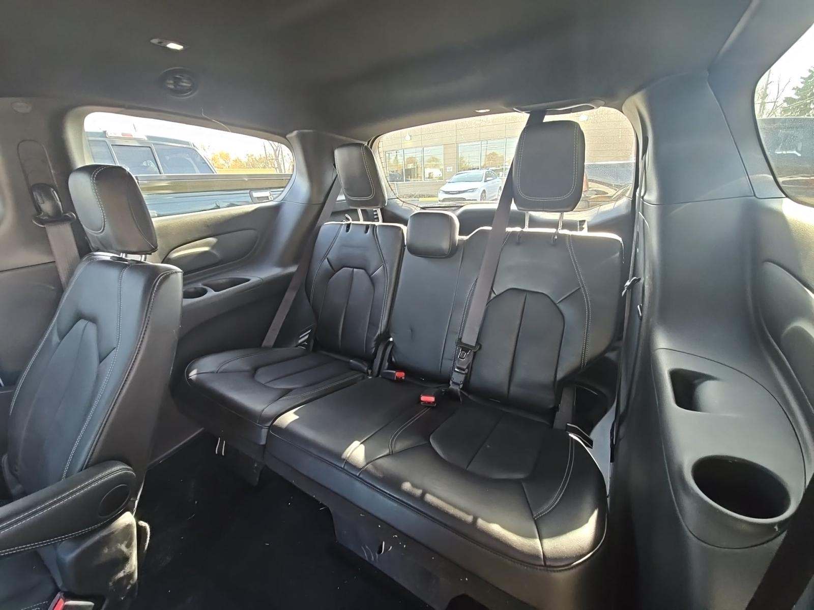 2025 Chrysler Pacifica Select FWD