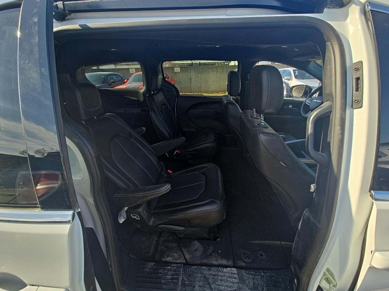 2025 Chrysler Pacifica Select FWD