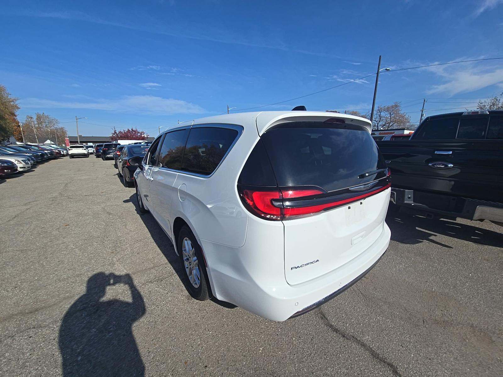2025 Chrysler Pacifica Select FWD