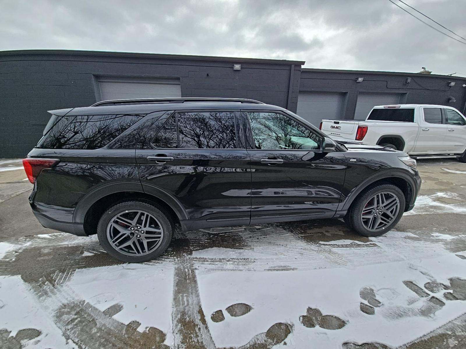 2025 Ford Explorer ST-Line AWD