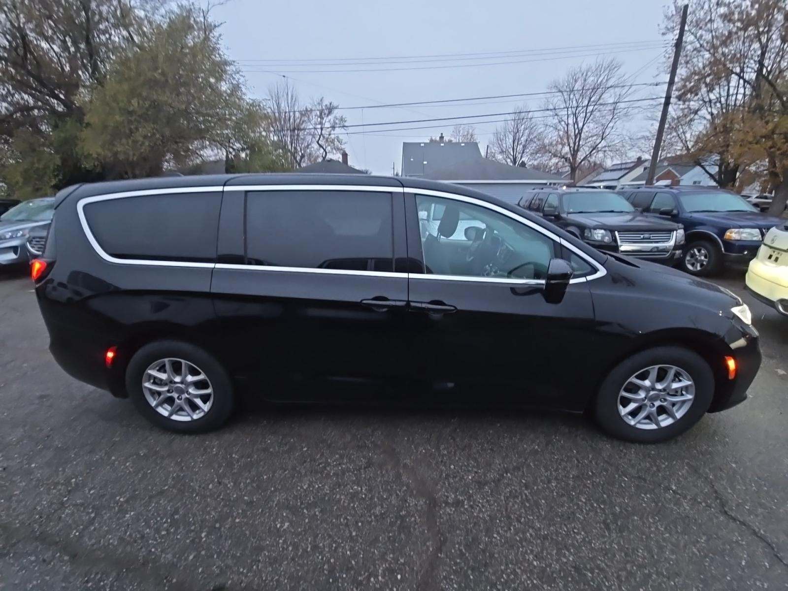 2024 Chrysler Pacifica Touring L FWD
