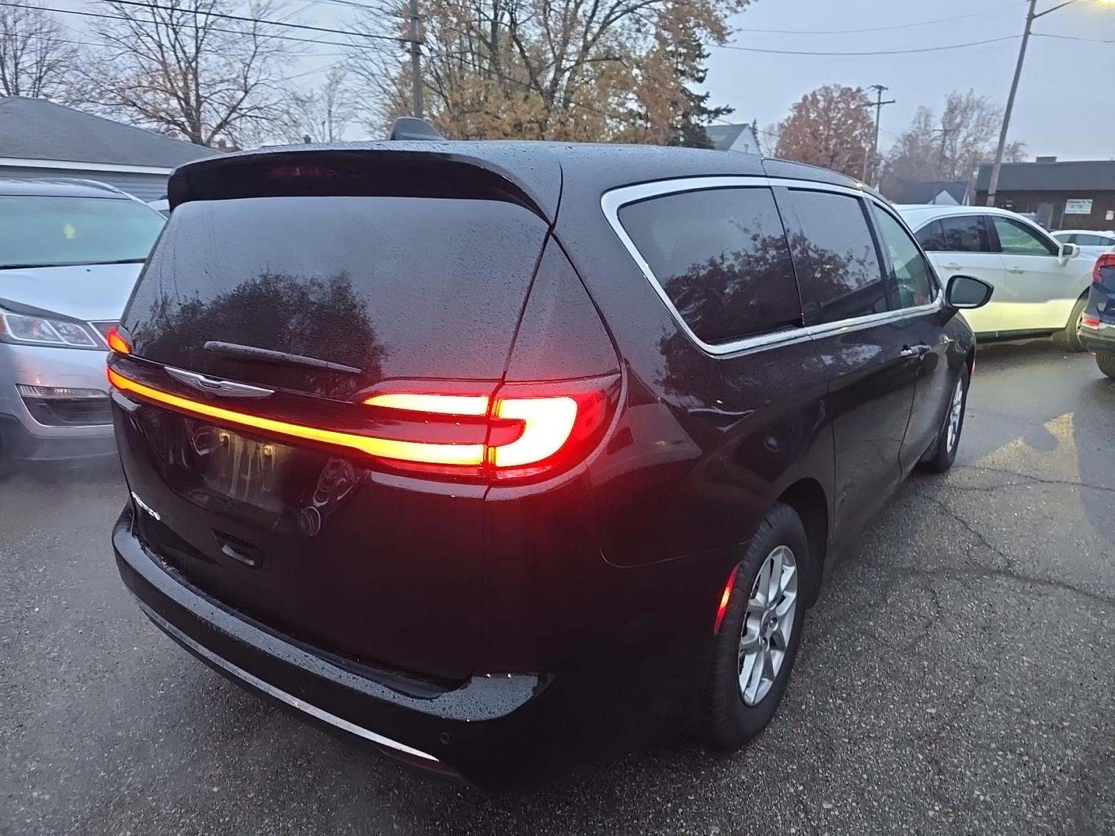 2024 Chrysler Pacifica Touring L FWD