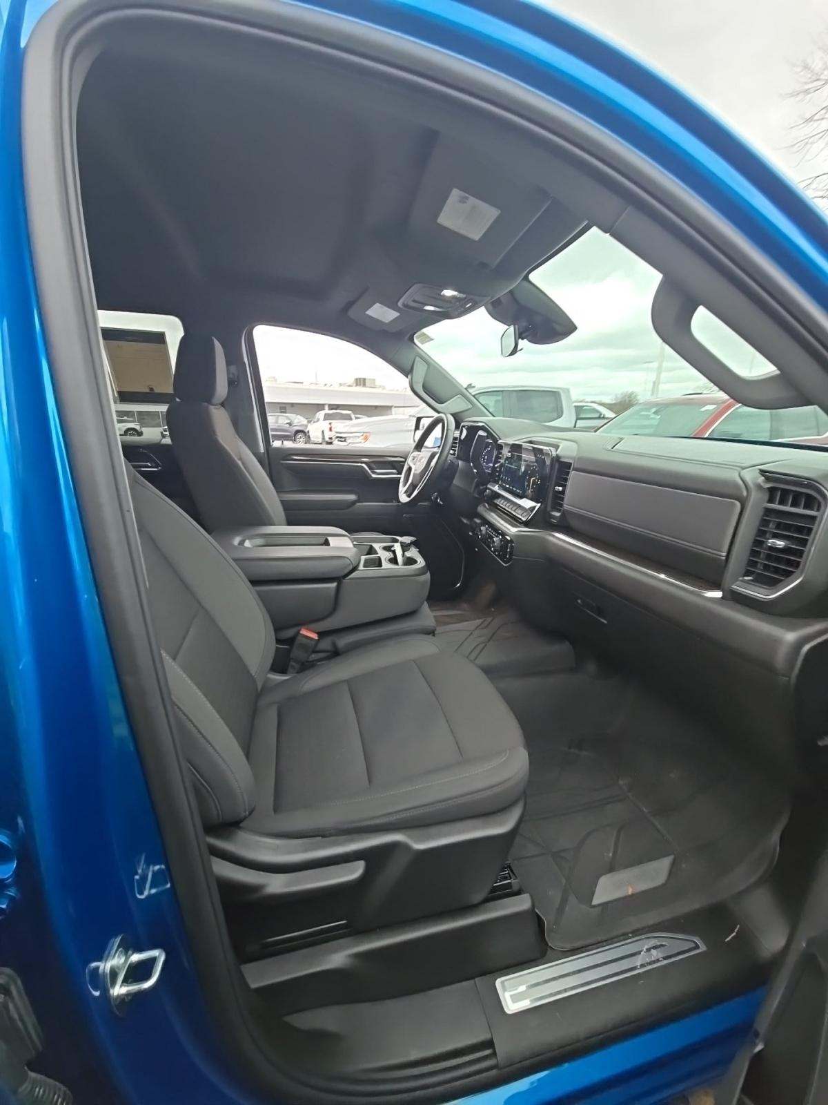 2024 Chevrolet Silverado 1500 RST AWD