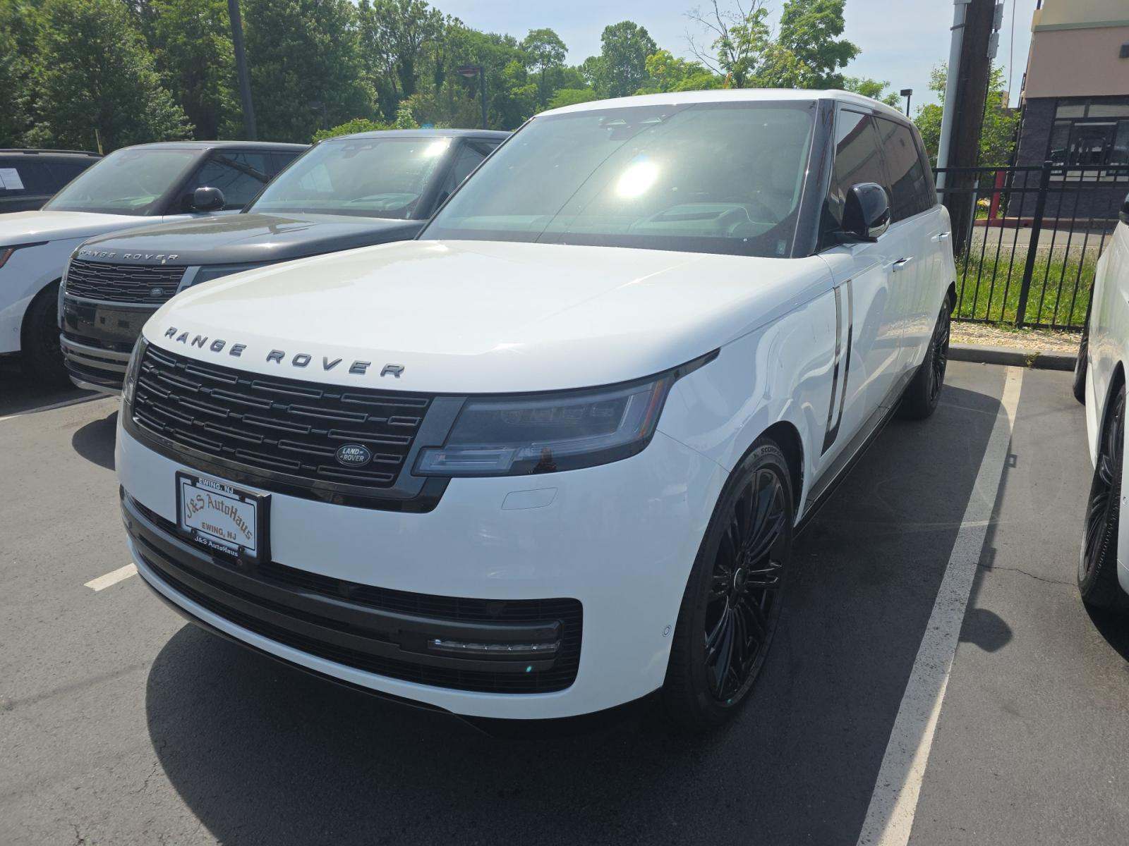 2025 Land Rover Range Rover SE LWB AWD