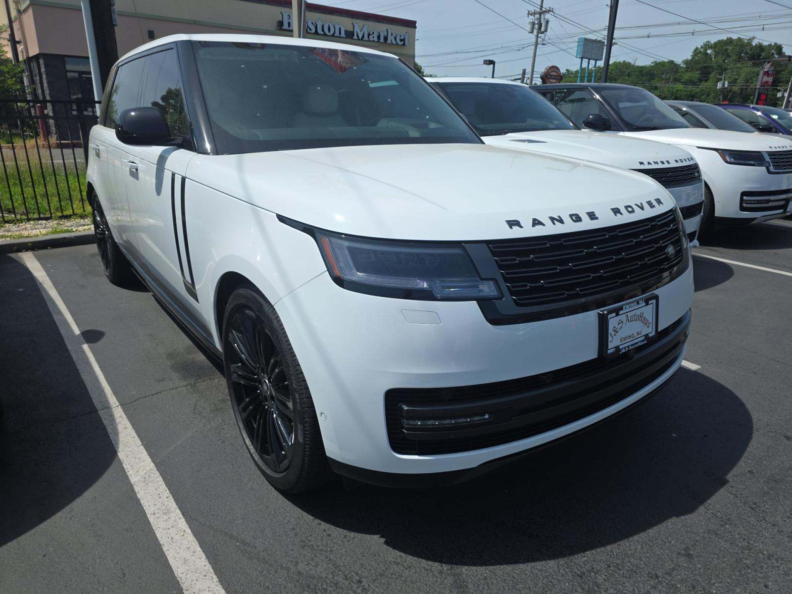2025 Land Rover Range Rover SE LWB AWD