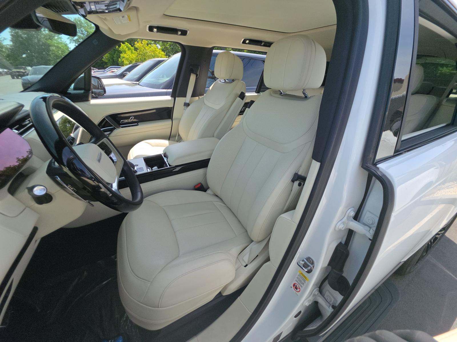 2025 Land Rover Range Rover SE LWB AWD