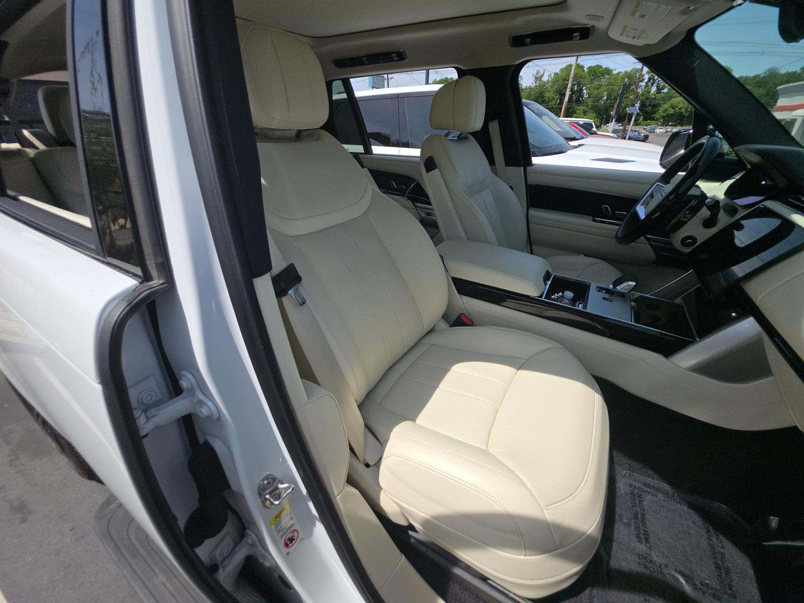 2025 Land Rover Range Rover SE LWB AWD
