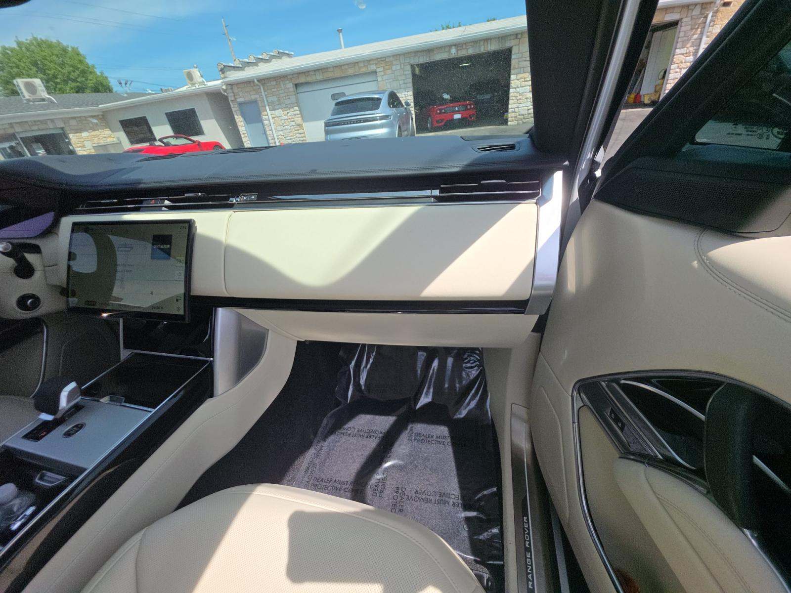 2025 Land Rover Range Rover SE LWB AWD