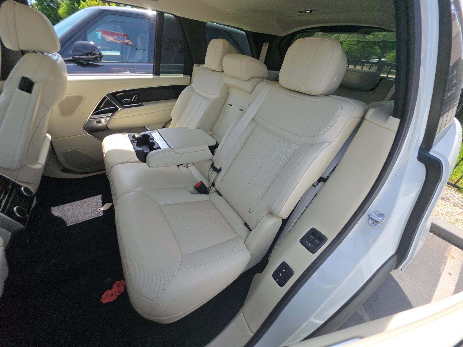 2025 Land Rover Range Rover SE LWB AWD
