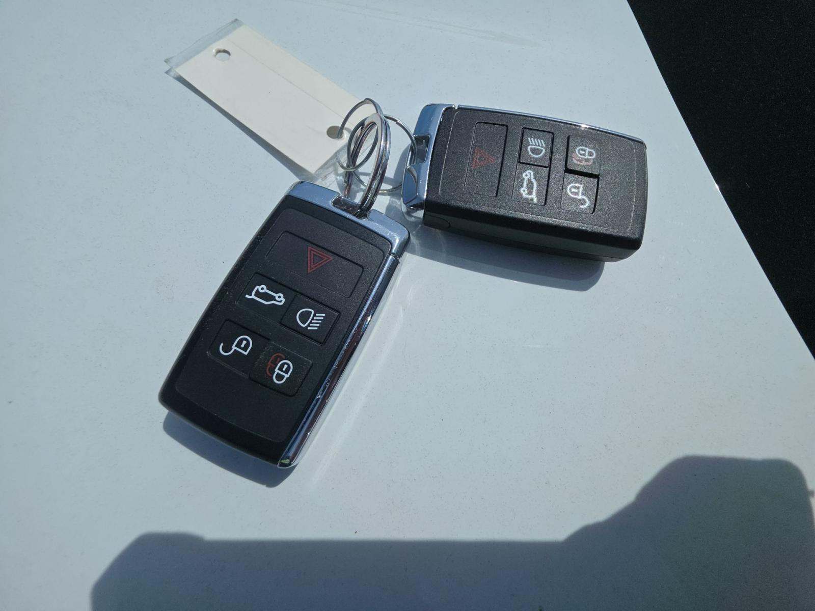 2025 Land Rover Range Rover SE LWB AWD