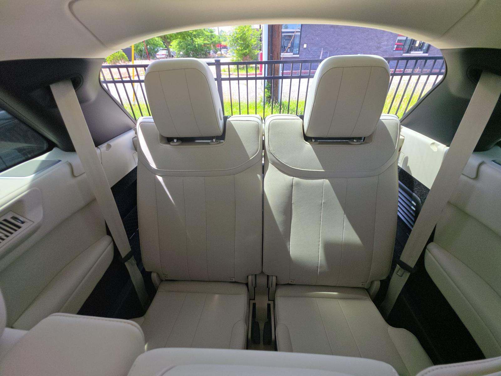 2025 Land Rover Range Rover SE LWB AWD