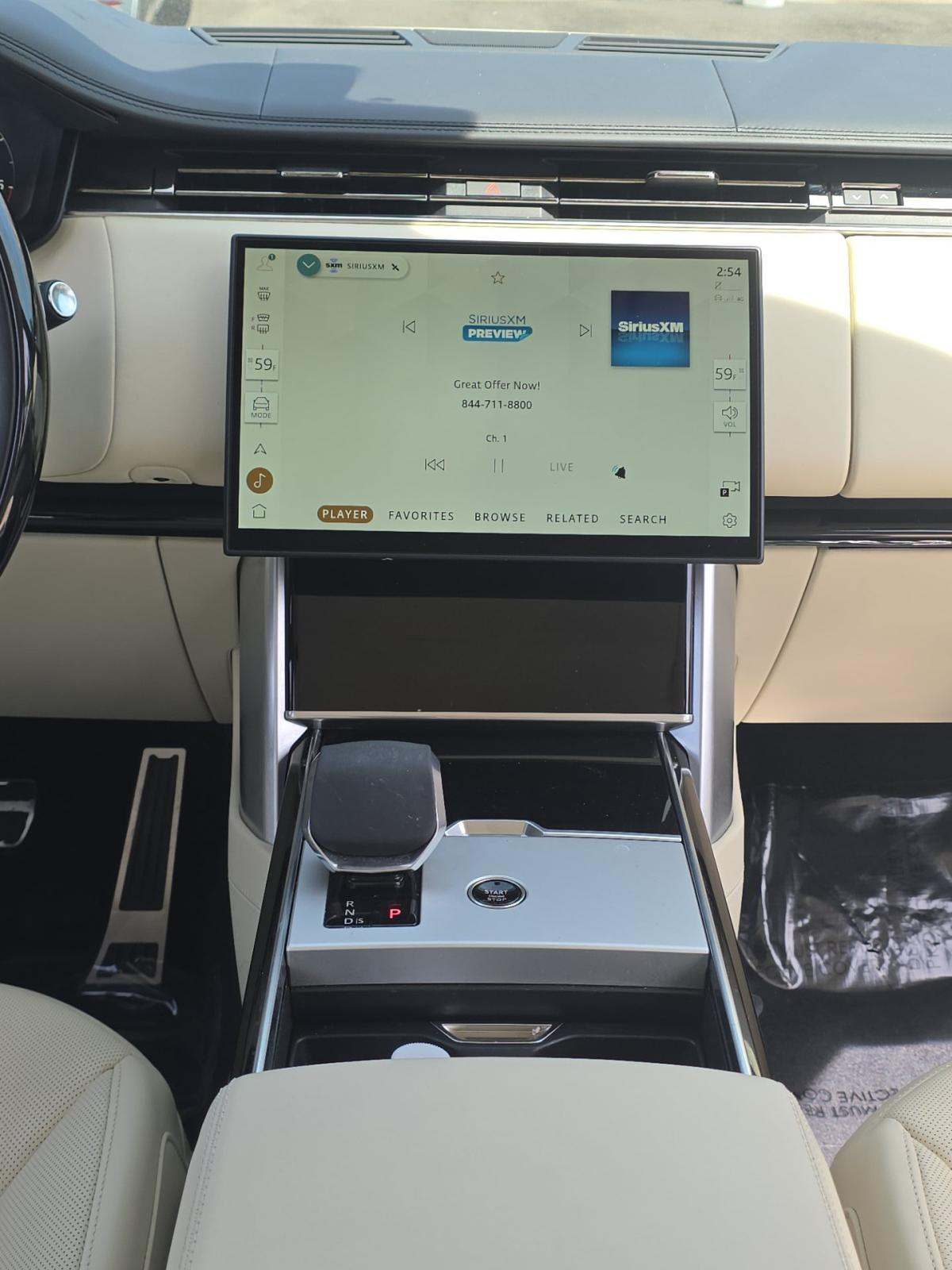 2025 Land Rover Range Rover SE LWB AWD