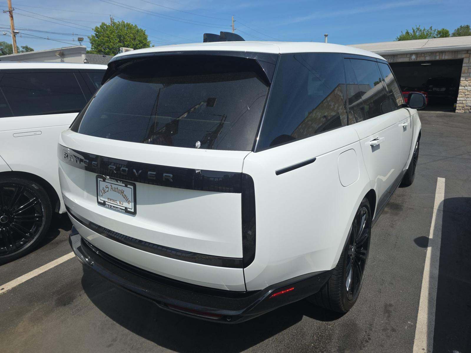 2025 Land Rover Range Rover SE LWB AWD