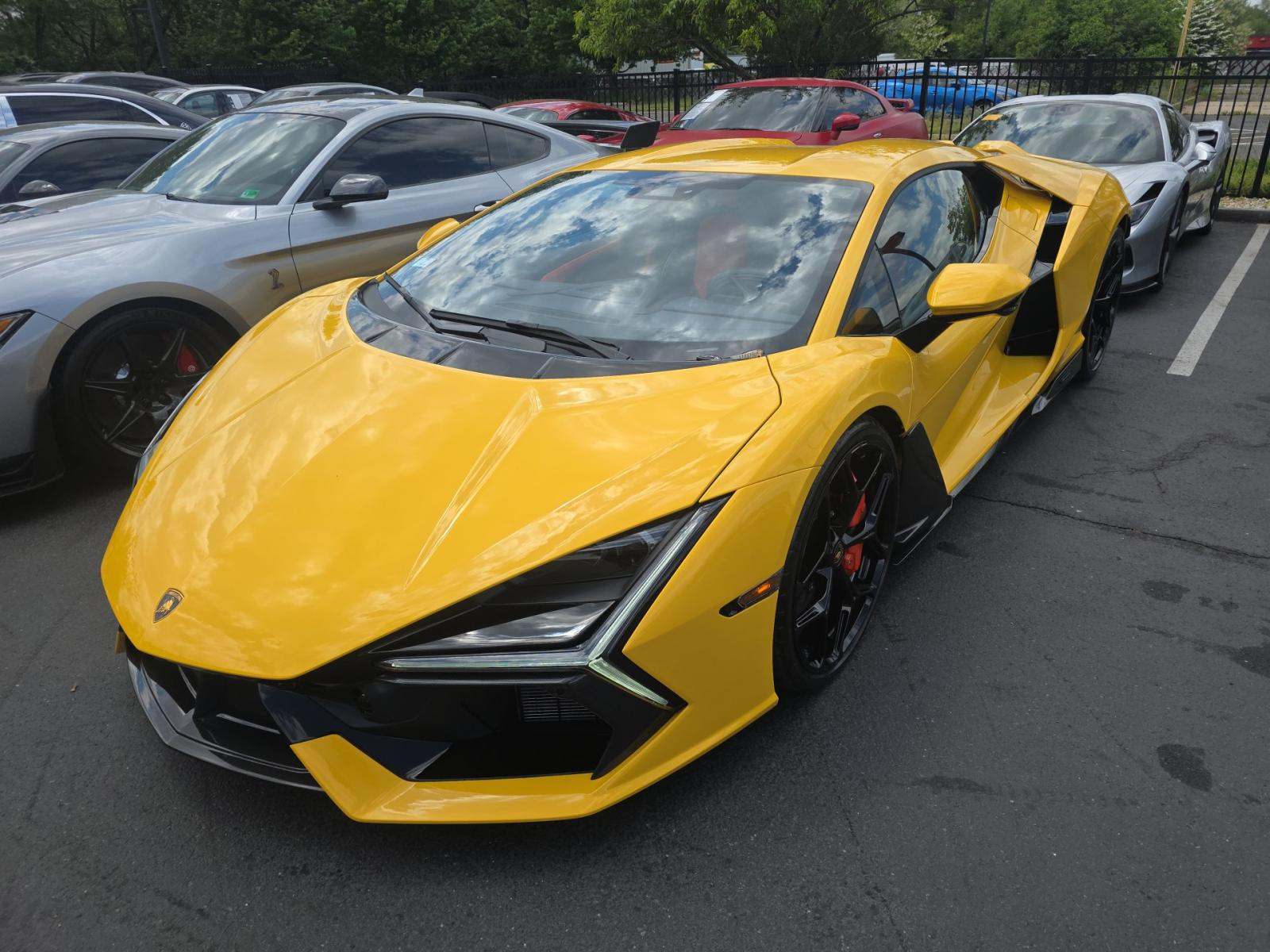 2025 Lamborghini Revuelto Base AWD