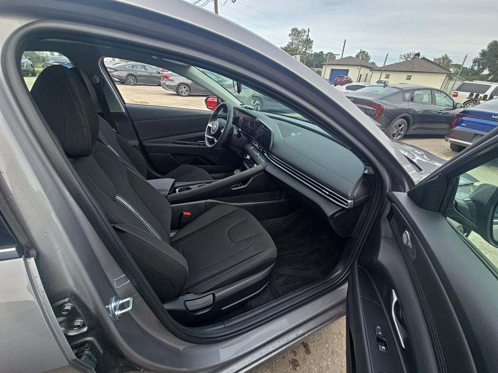 2025 Hyundai Elantra SEL Convenience FWD