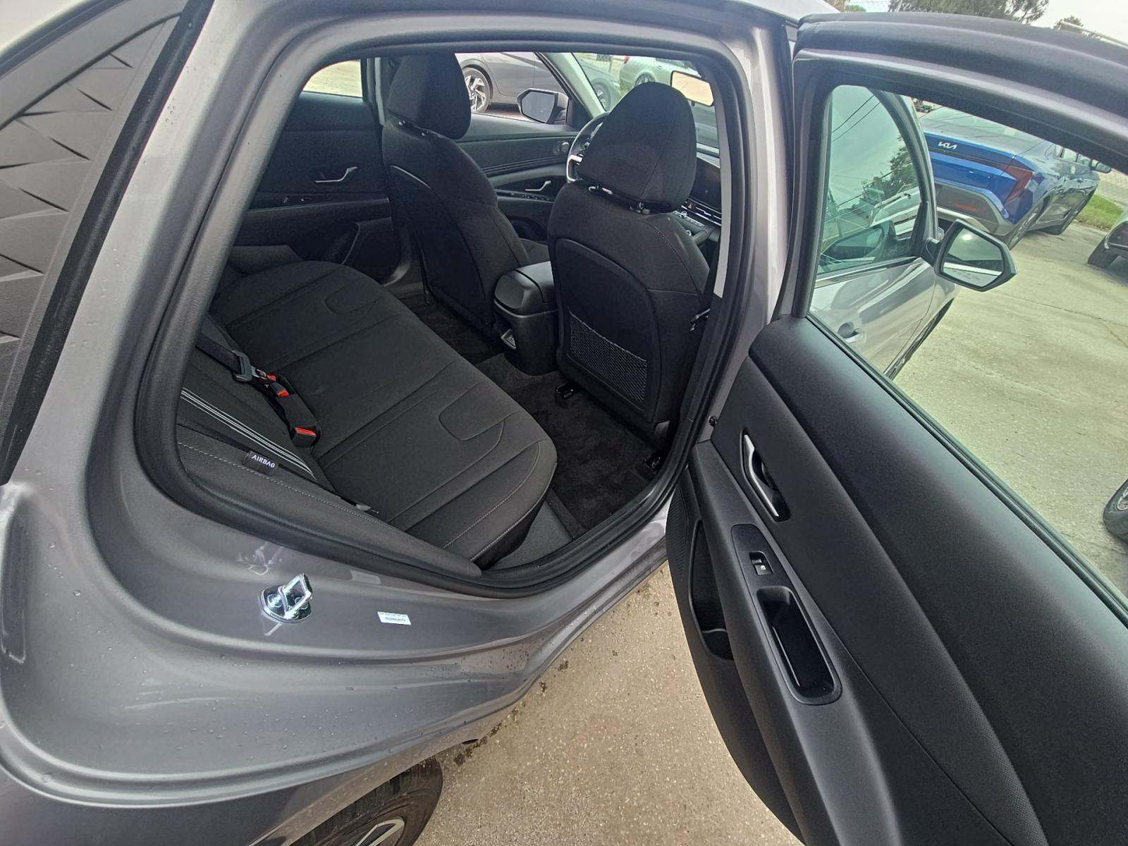 2025 Hyundai Elantra SEL Convenience FWD