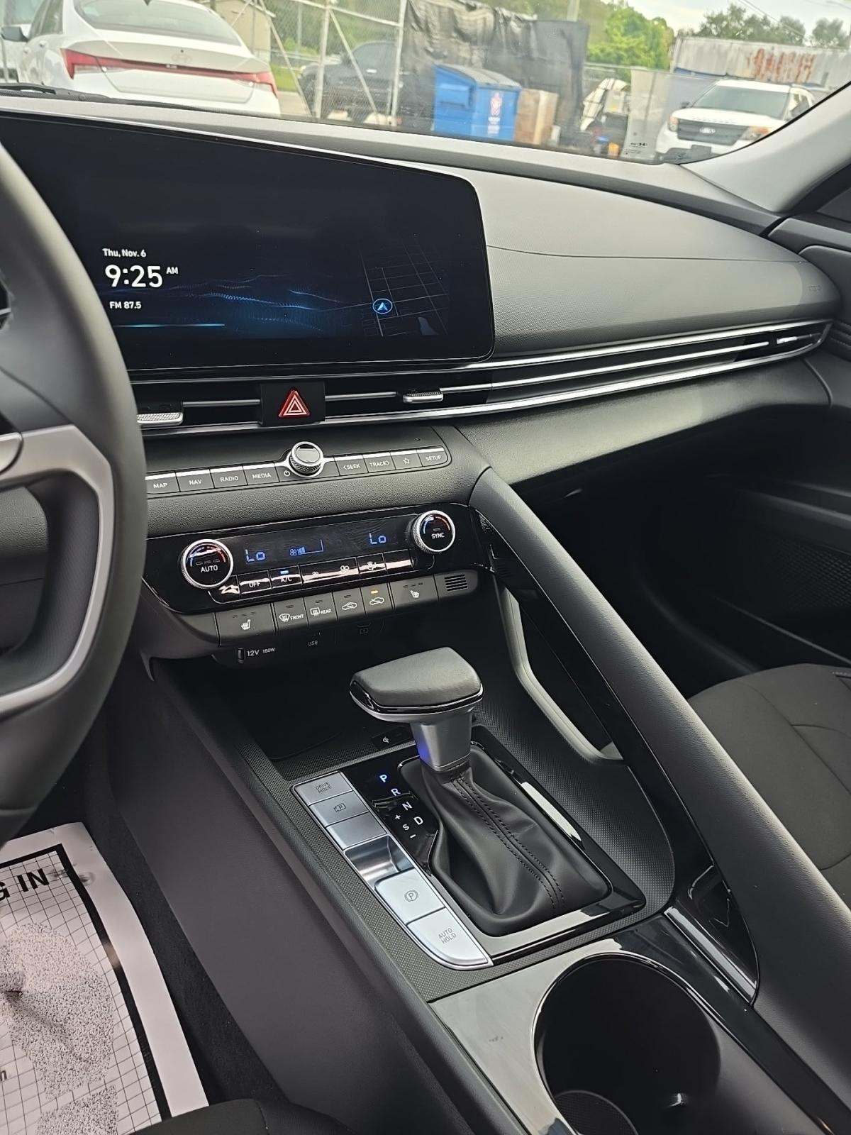 2025 Hyundai Elantra SEL Convenience FWD