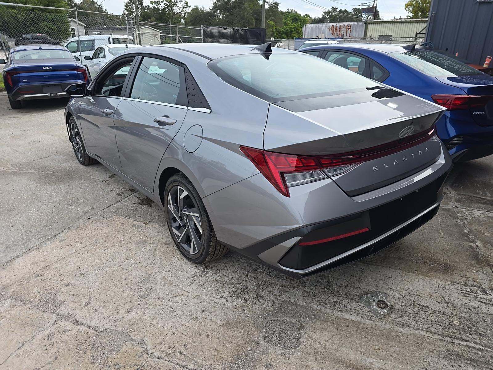 2025 Hyundai Elantra SEL Convenience FWD