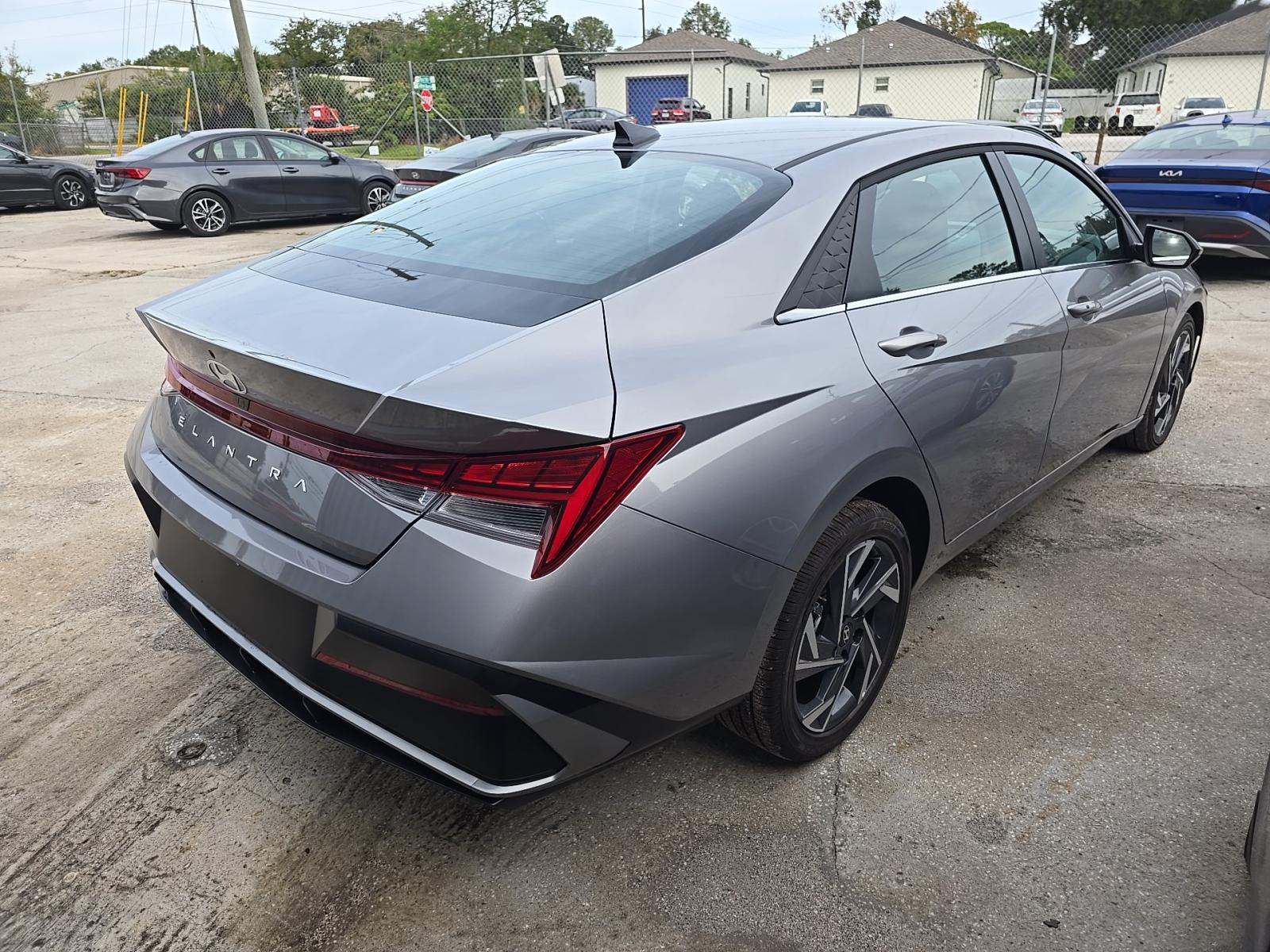 2025 Hyundai Elantra SEL Convenience FWD