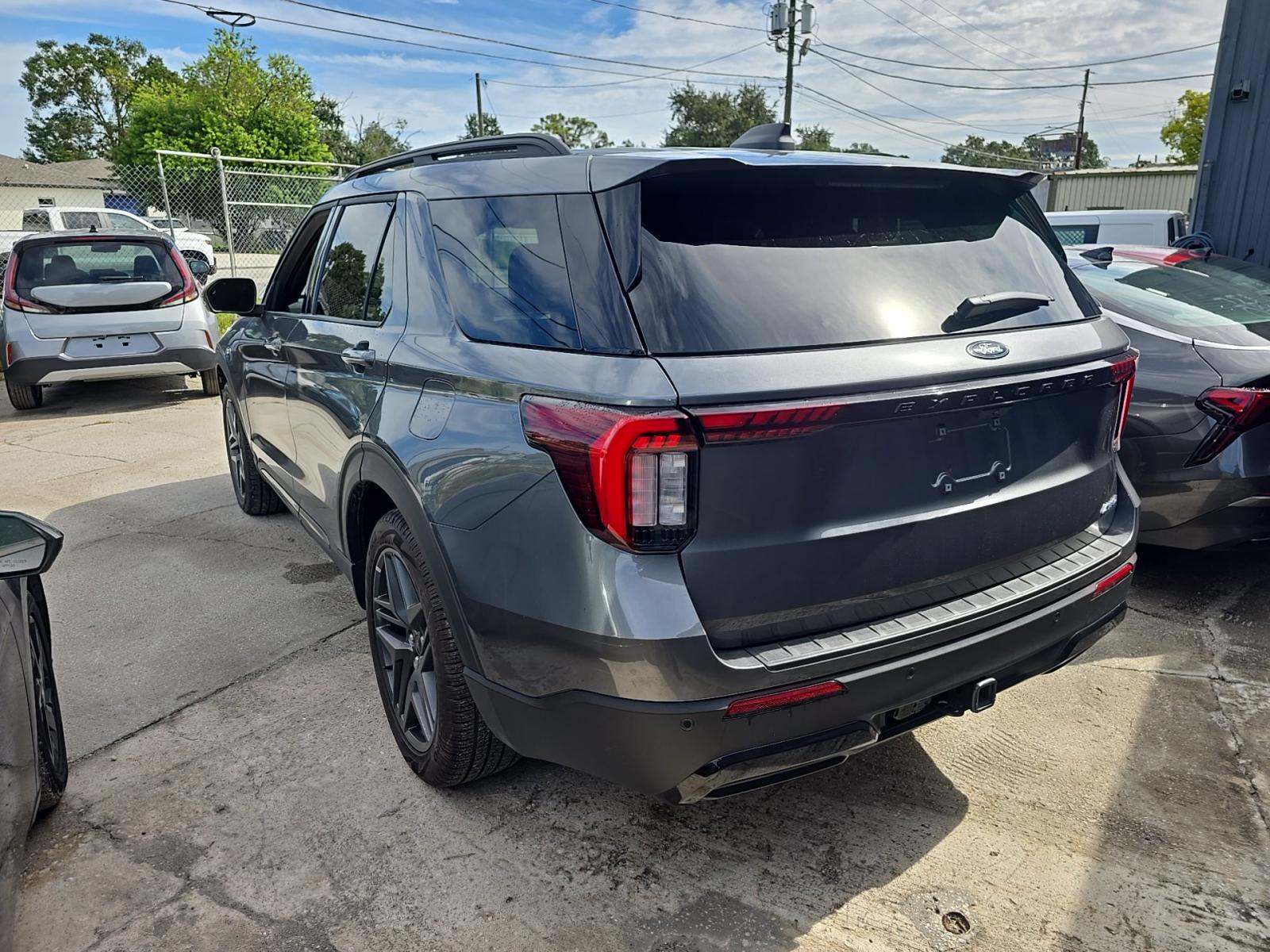 2025 Ford Explorer ST-Line AWD
