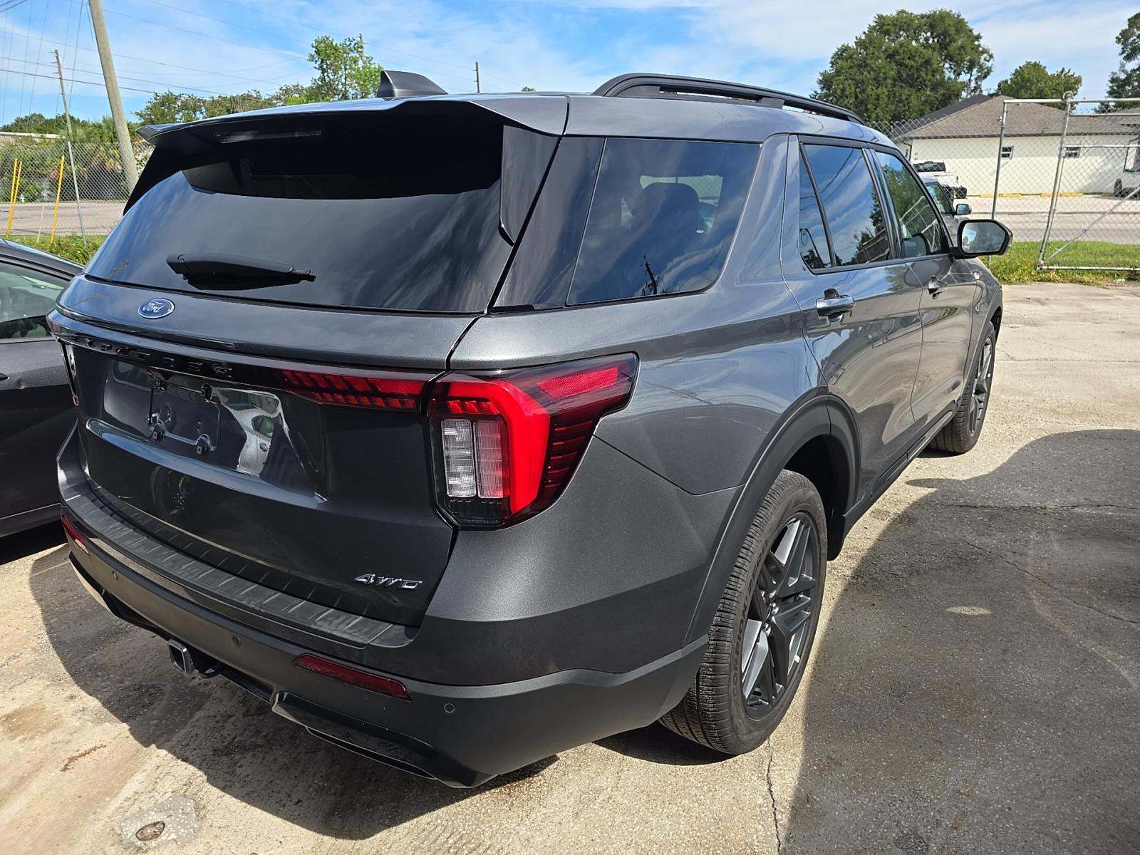 2025 Ford Explorer ST-Line AWD