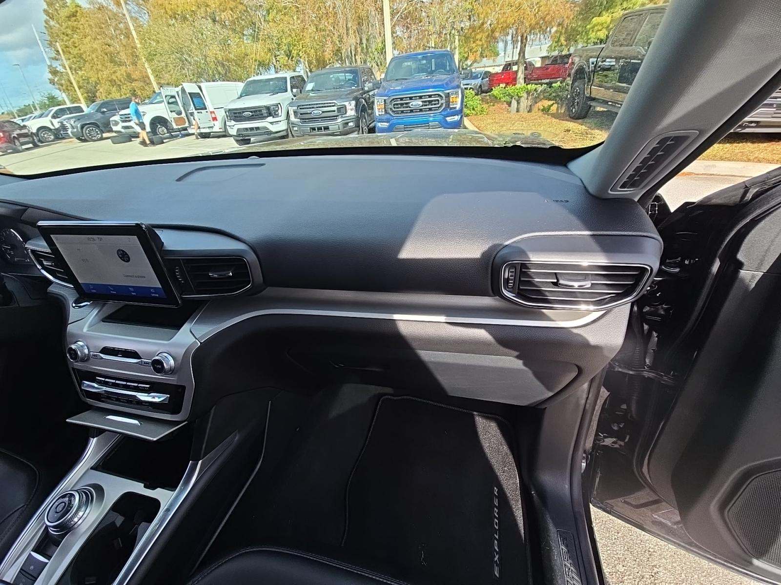 2022 Ford Explorer XLT RWD