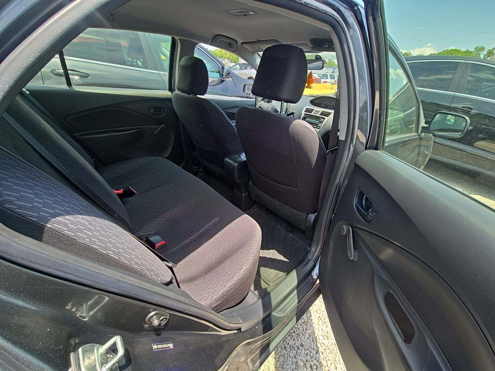 2012 Toyota Yaris Base FWD