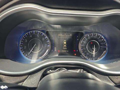 2017 Chrysler 200 LX Touring FWD