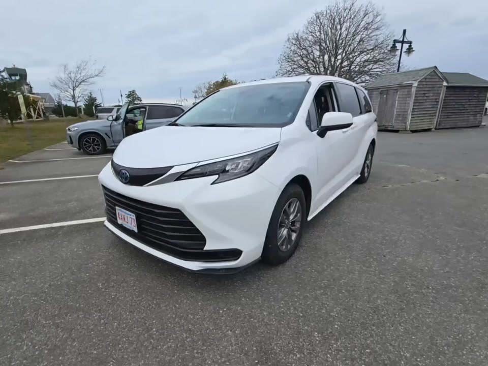 2024 Toyota Sienna LE AWD