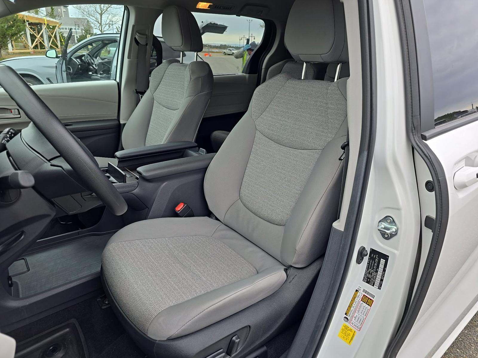 2024 Toyota Sienna LE AWD