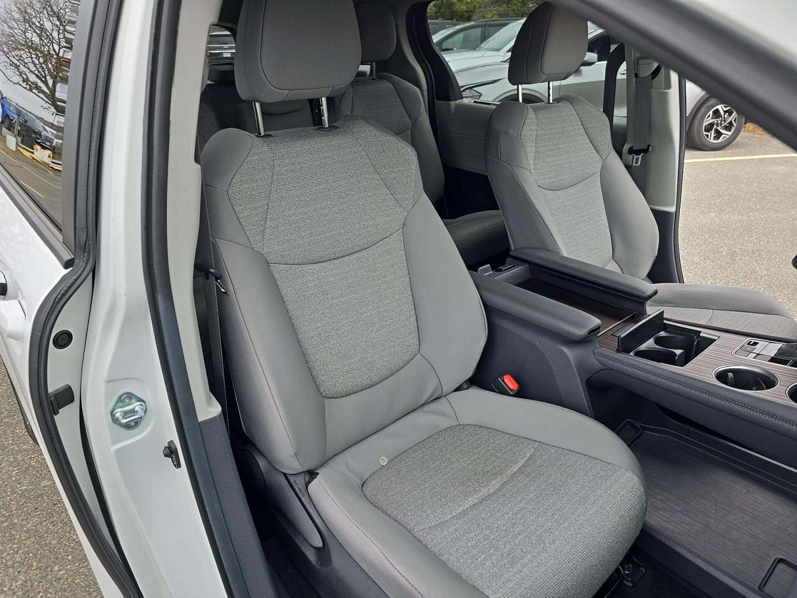 2024 Toyota Sienna LE AWD