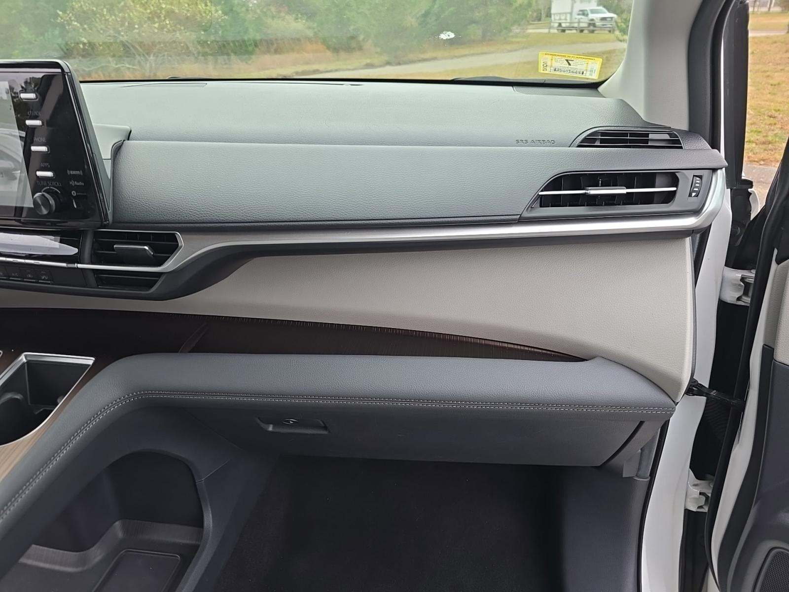 2024 Toyota Sienna LE AWD