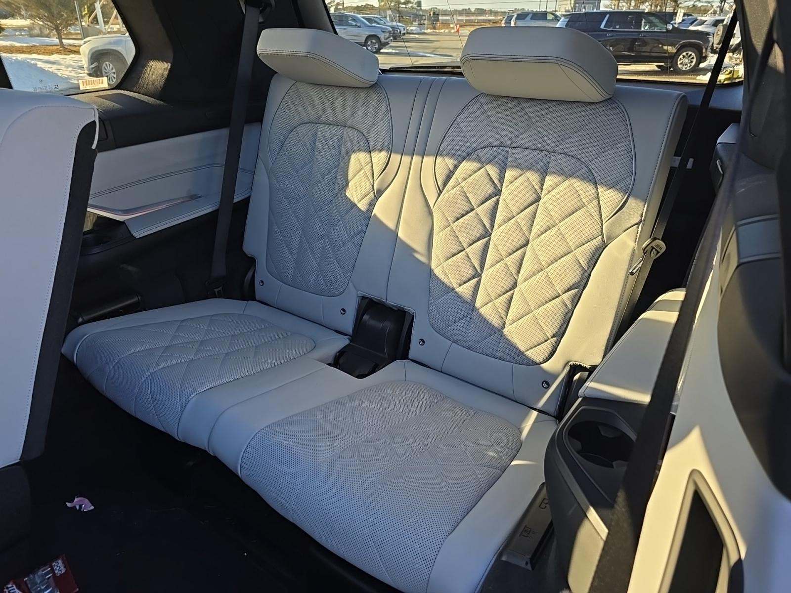 2025 BMW X7 xDrive40i AWD