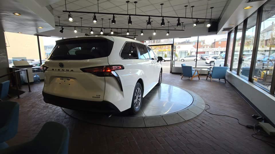 2021 Toyota Sienna LE 8-Passenger 120.5