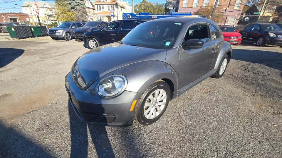 2014 Volkswagen Beetle 2.5L Entry Hatchback