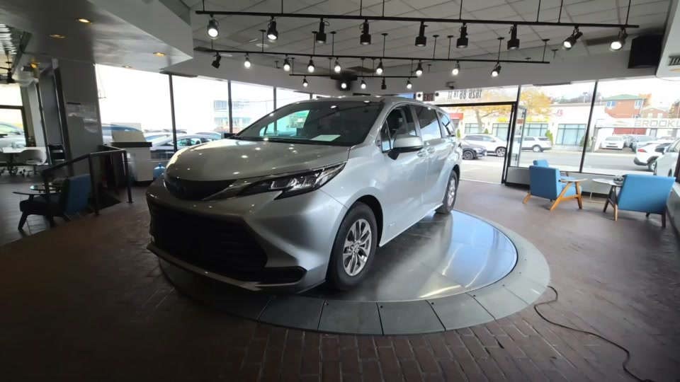 2021 Toyota Sienna LE 8-Passenger 120.5