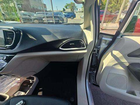 2024 Chrysler Pacifica Touring L FWD