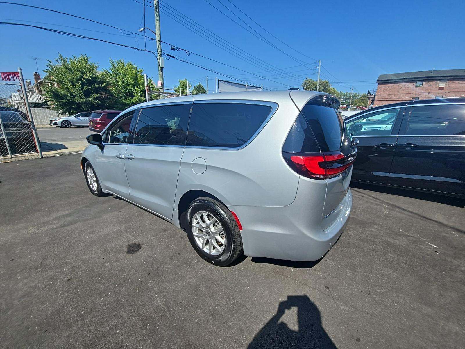 2024 Chrysler Pacifica Touring L FWD