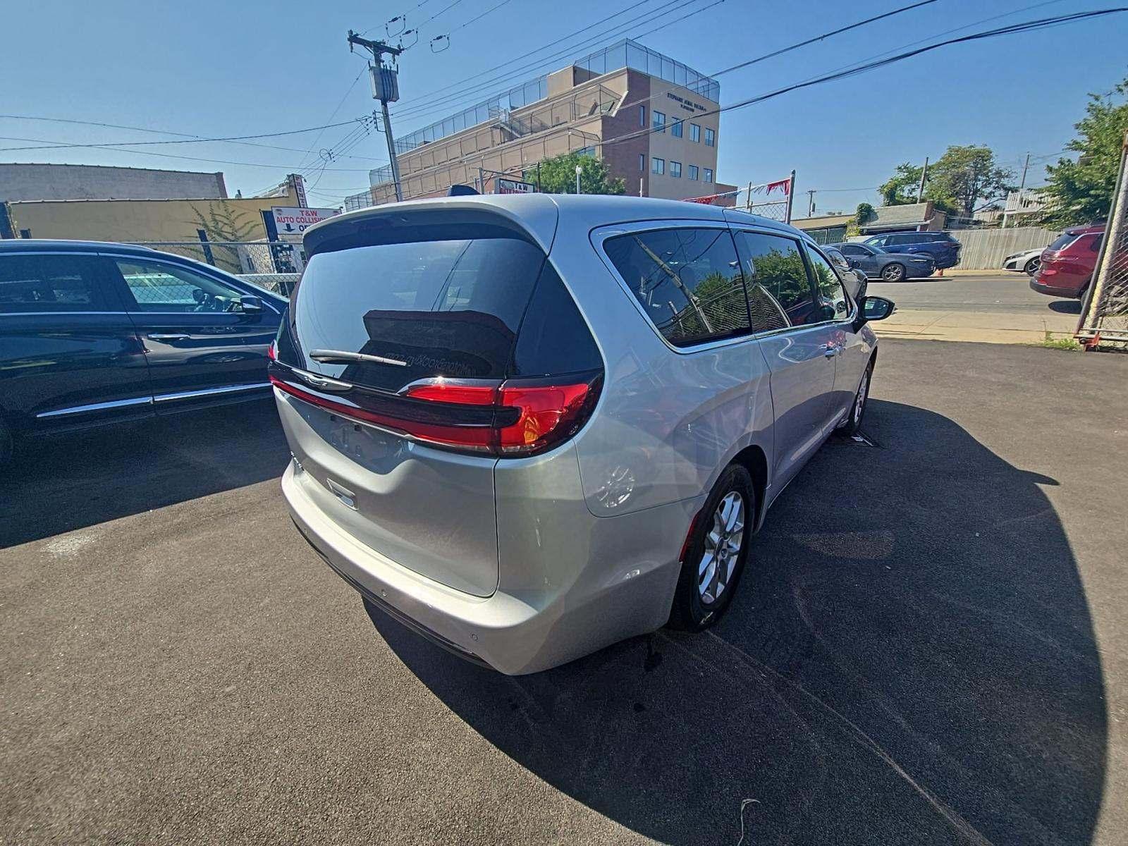 2024 Chrysler Pacifica Touring L FWD