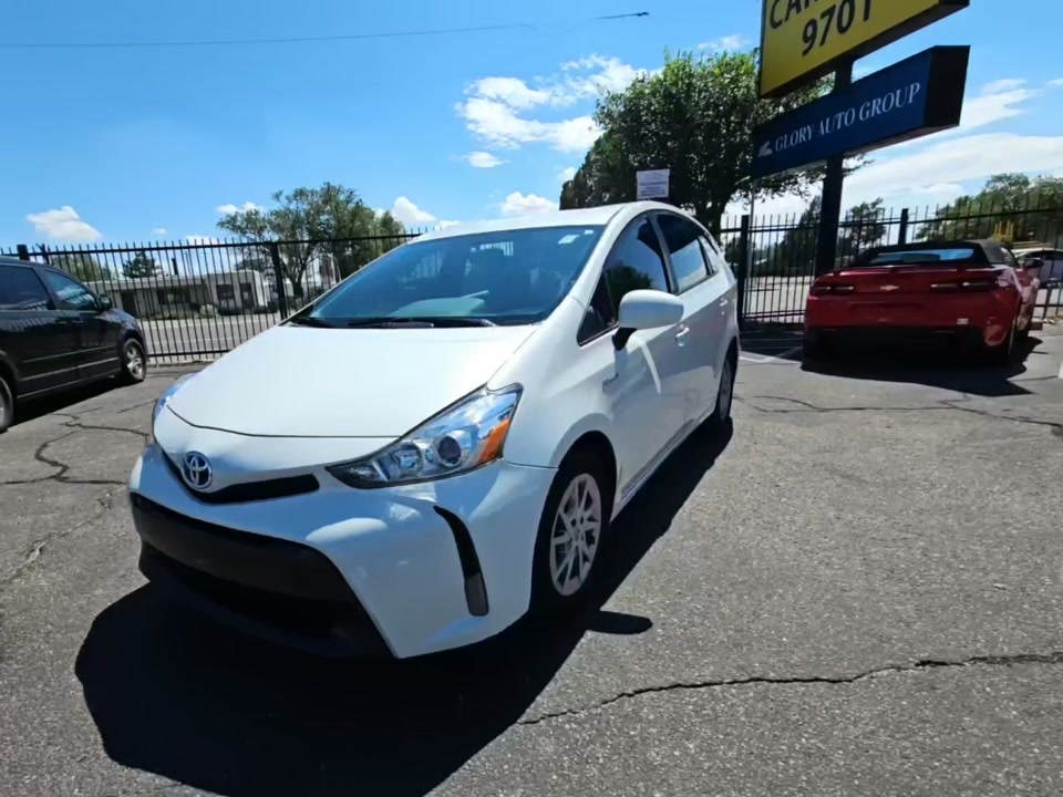 2017 Toyota Prius v Three FWD