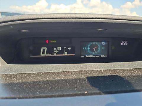 2017 Toyota Prius v Three FWD
