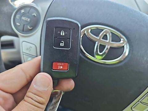 2017 Toyota Prius v Three FWD