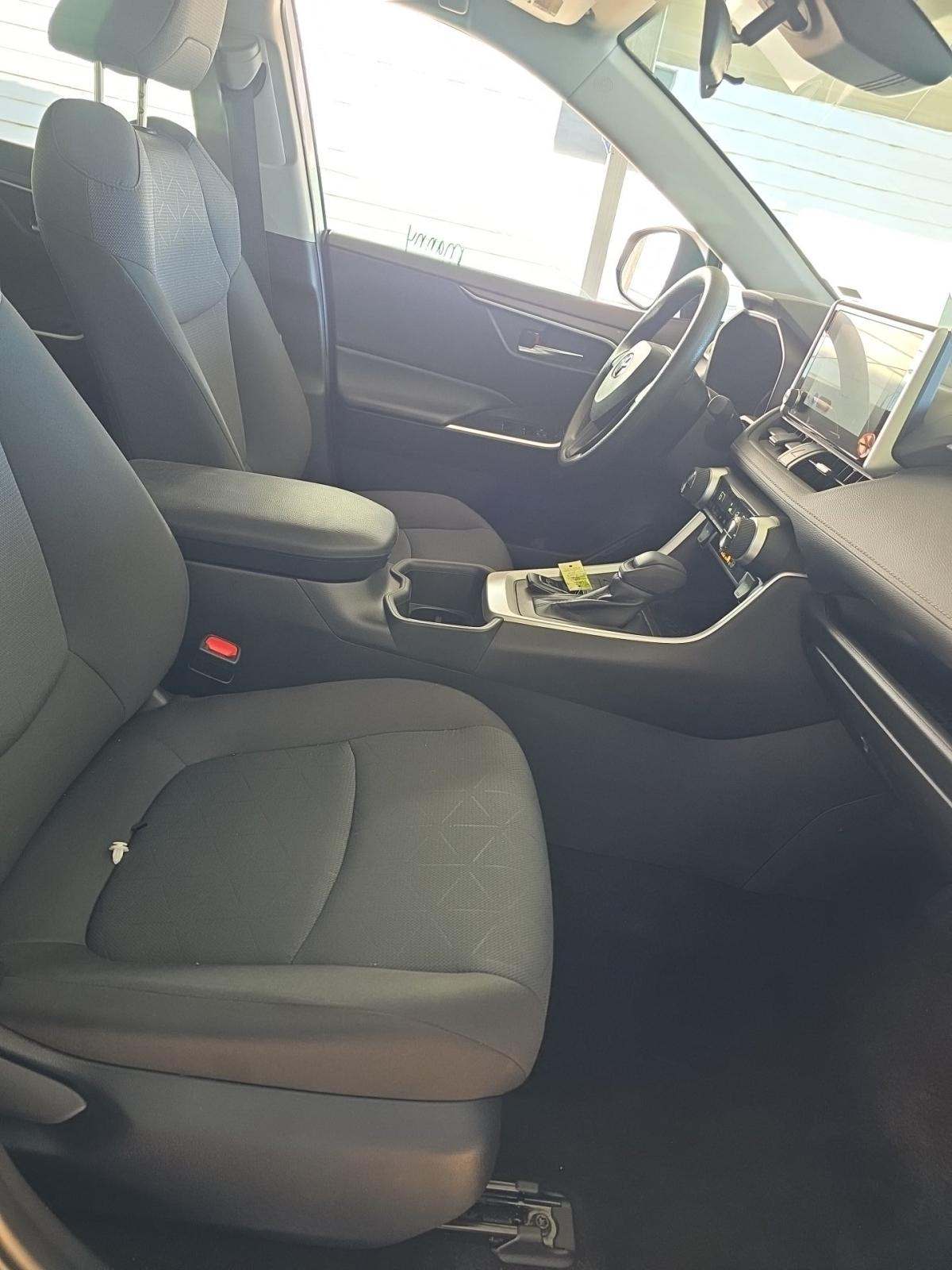 2025 Toyota RAV4 XLE FWD